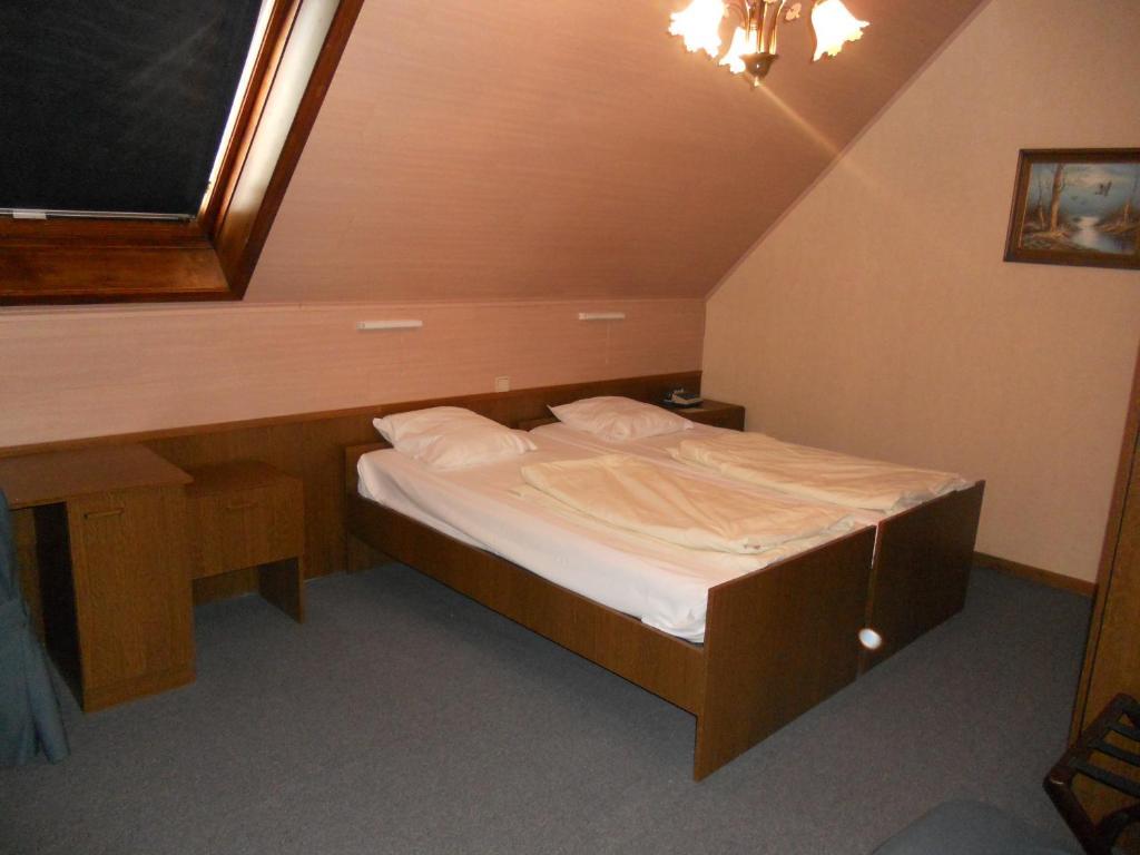 Hotel Ten Putte Gistel Oda fotoğraf